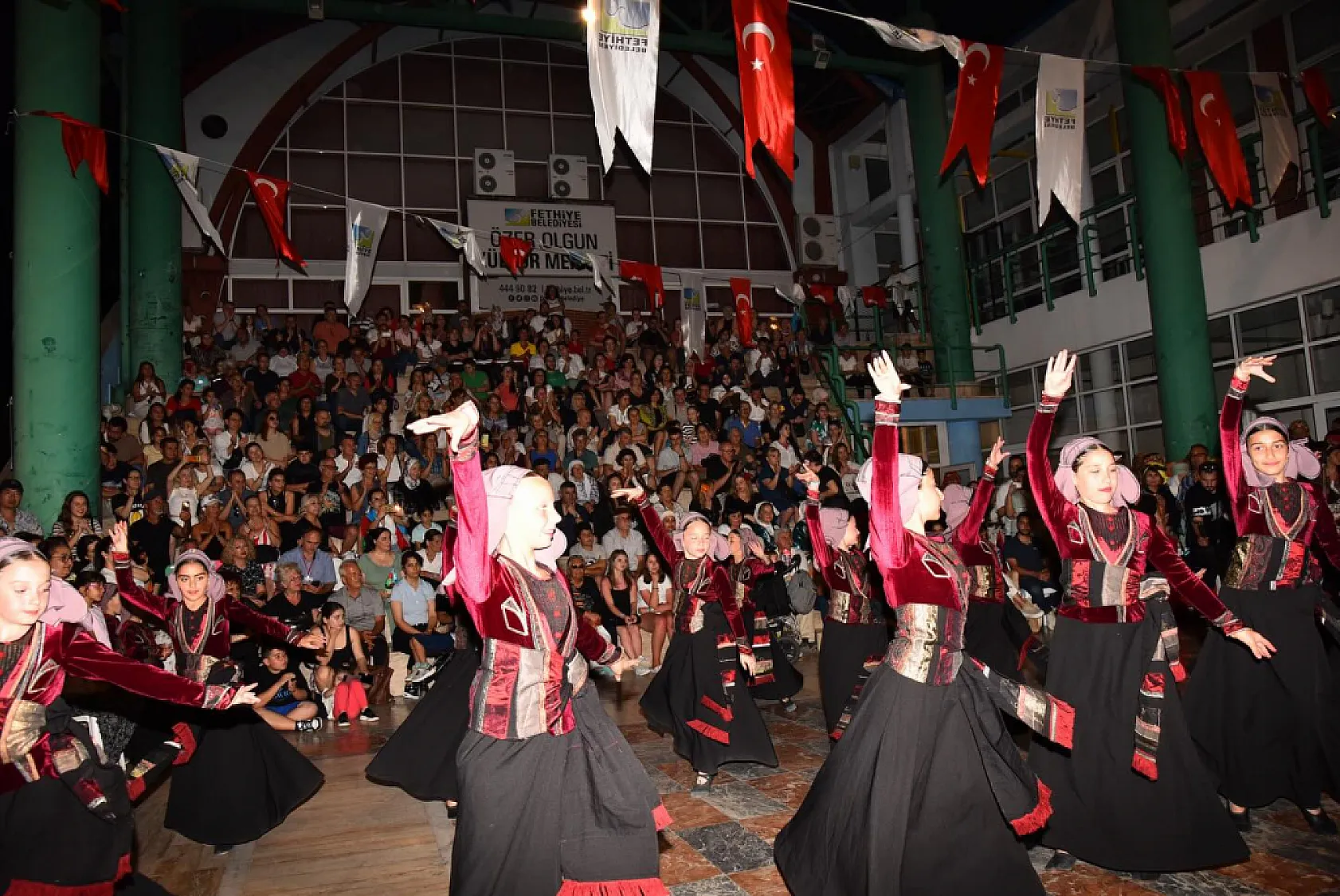 Fethiye'de Uluslararası Dans Şöleni Kültürler Sahne Aldı