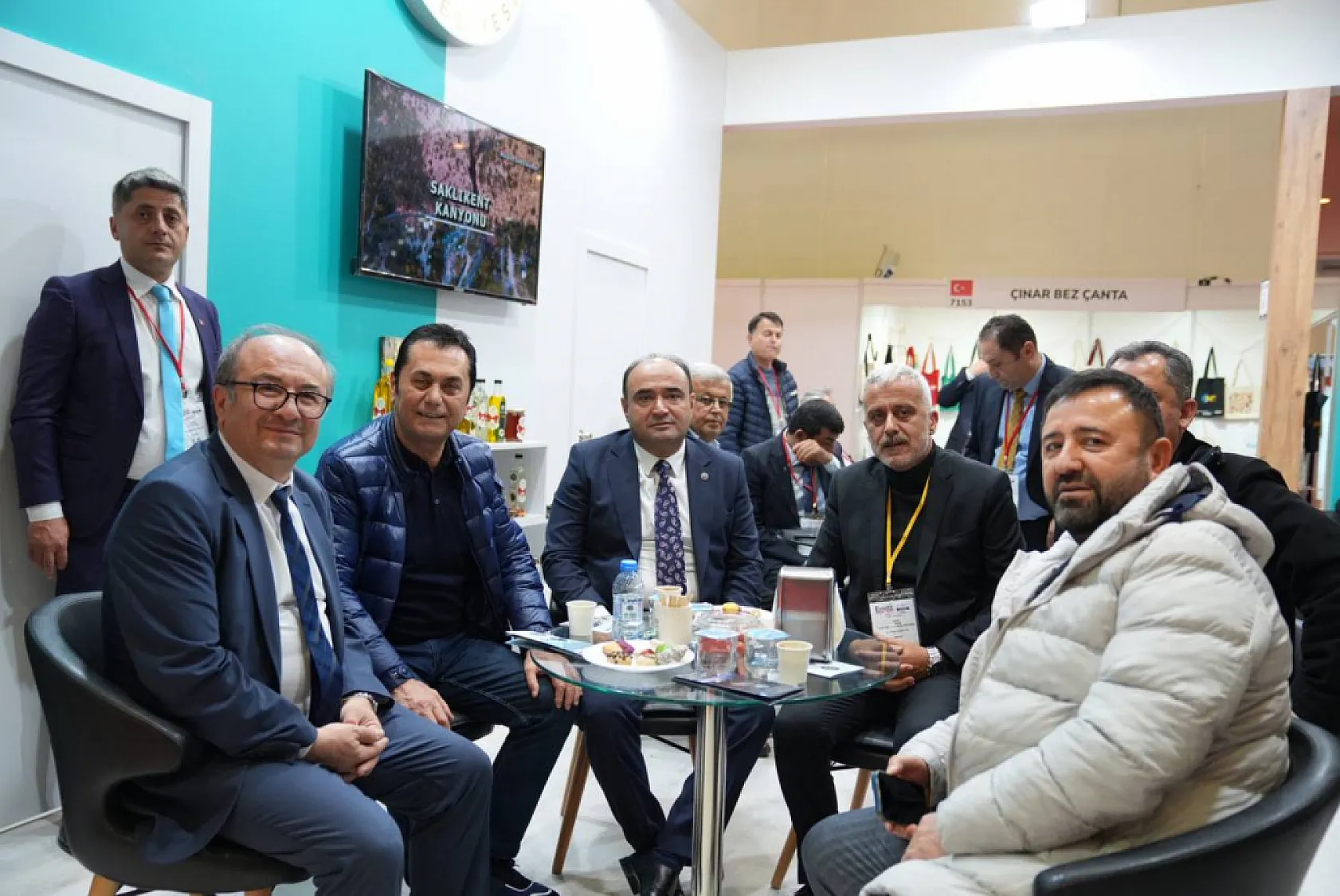 Sanatçı Hasan Yılmaz fuarda Seydikemer'e hayran kaldı