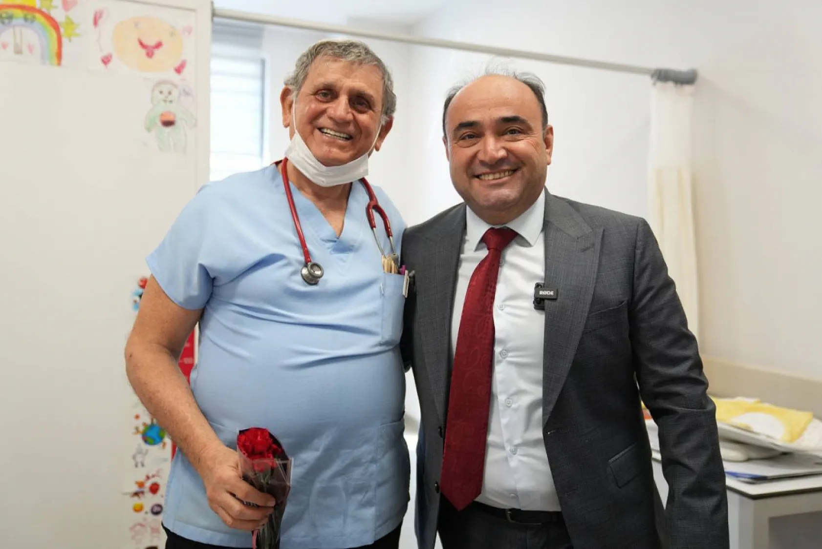 Başkan Akdenizli'den sağlık çalışanlarına karanfil