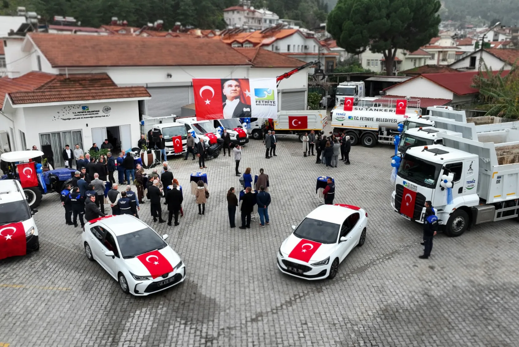 Fethiye'de araç filosuna 12 takviye: Karaca'dan tasarruf ve güçlü belediye vurgusu