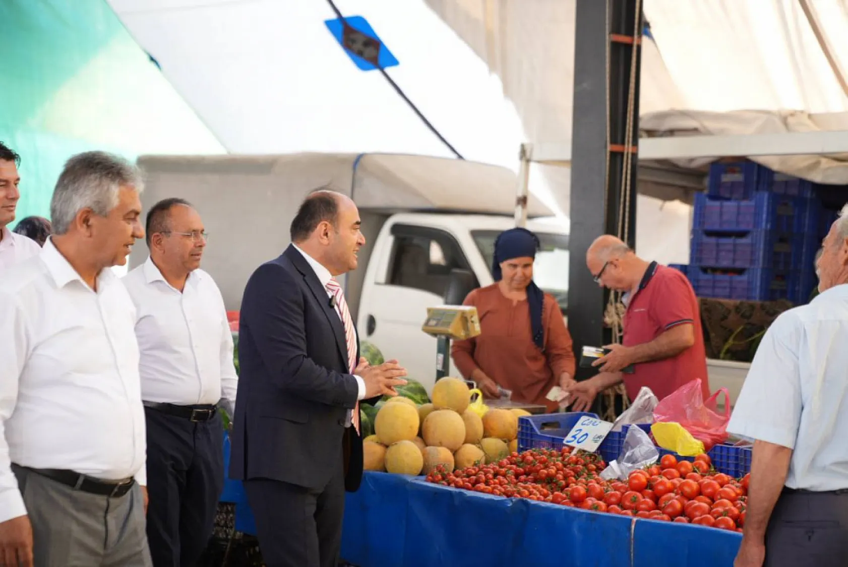Başkan Akdenizli, Yeni Pazar Yerinde Esnafla Buluştu
