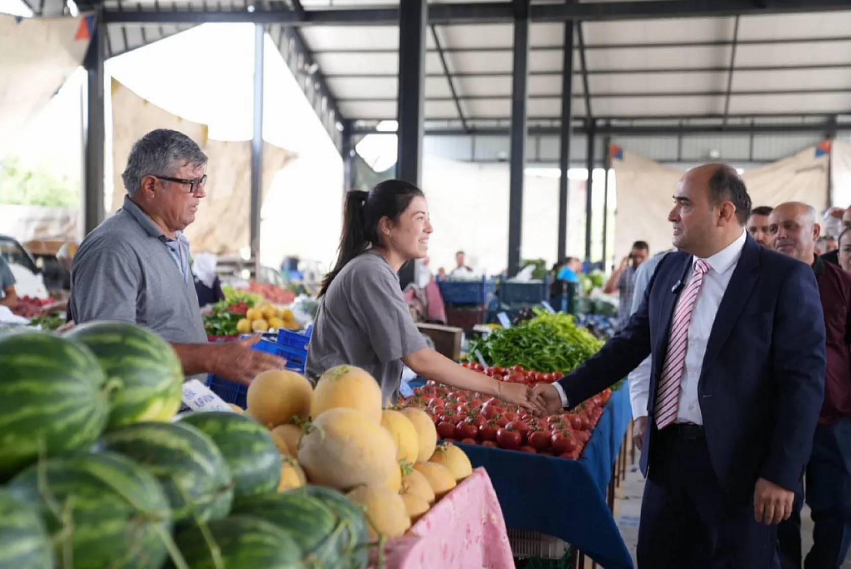 Başkan Akdenizli, Yeni Pazar Yerinde Esnafla Buluştu