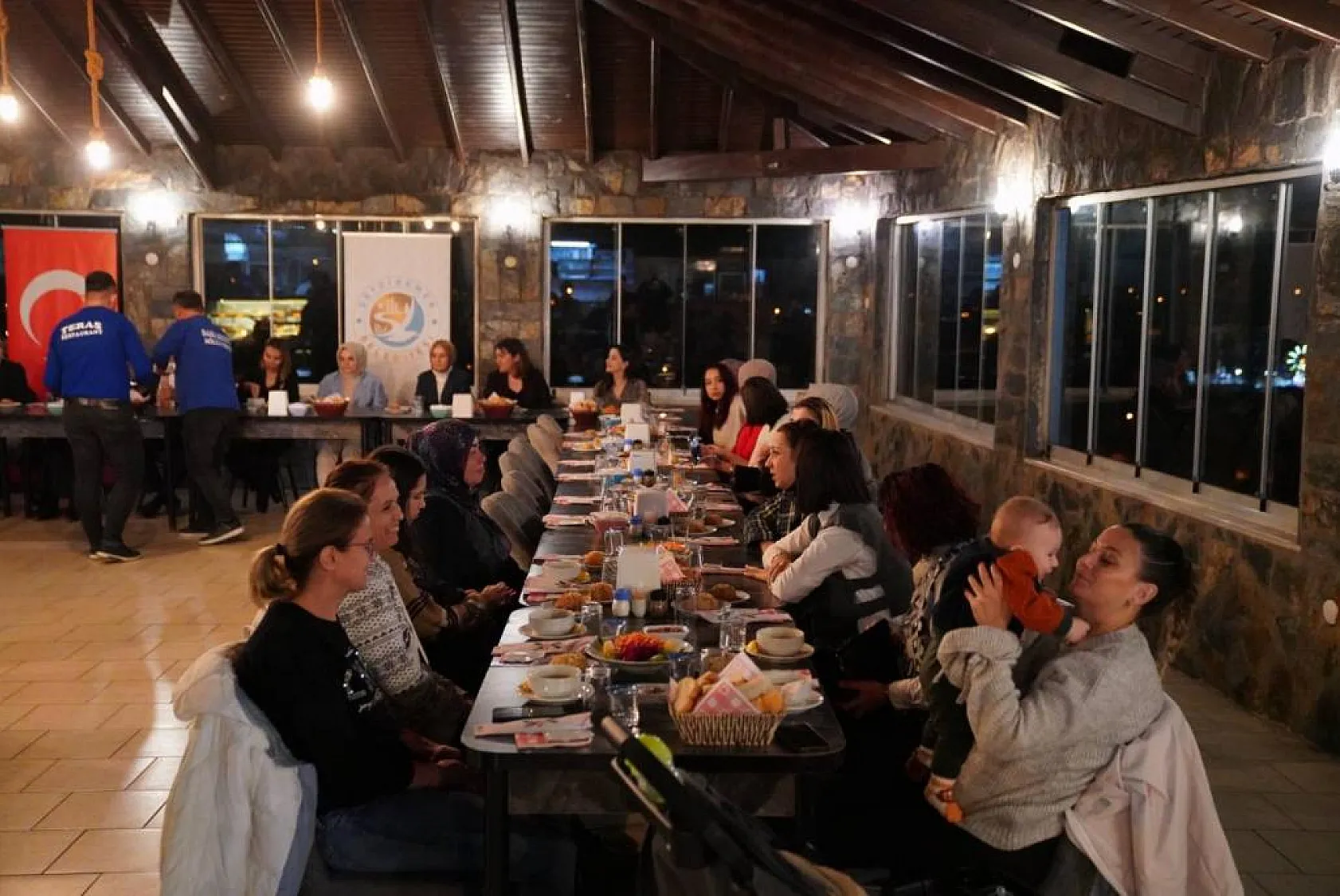 Başkan Akdenizli, Kadın Esnaflarla Bir Araya Geldi