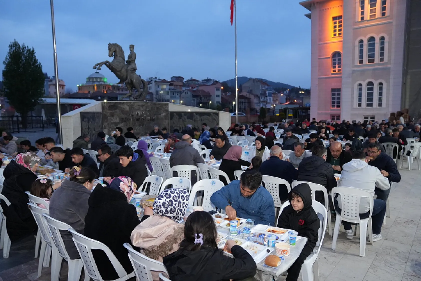 FTSO'nun Seydikemer'de düzenlediği iftar yemeği yoğun katılım oldu