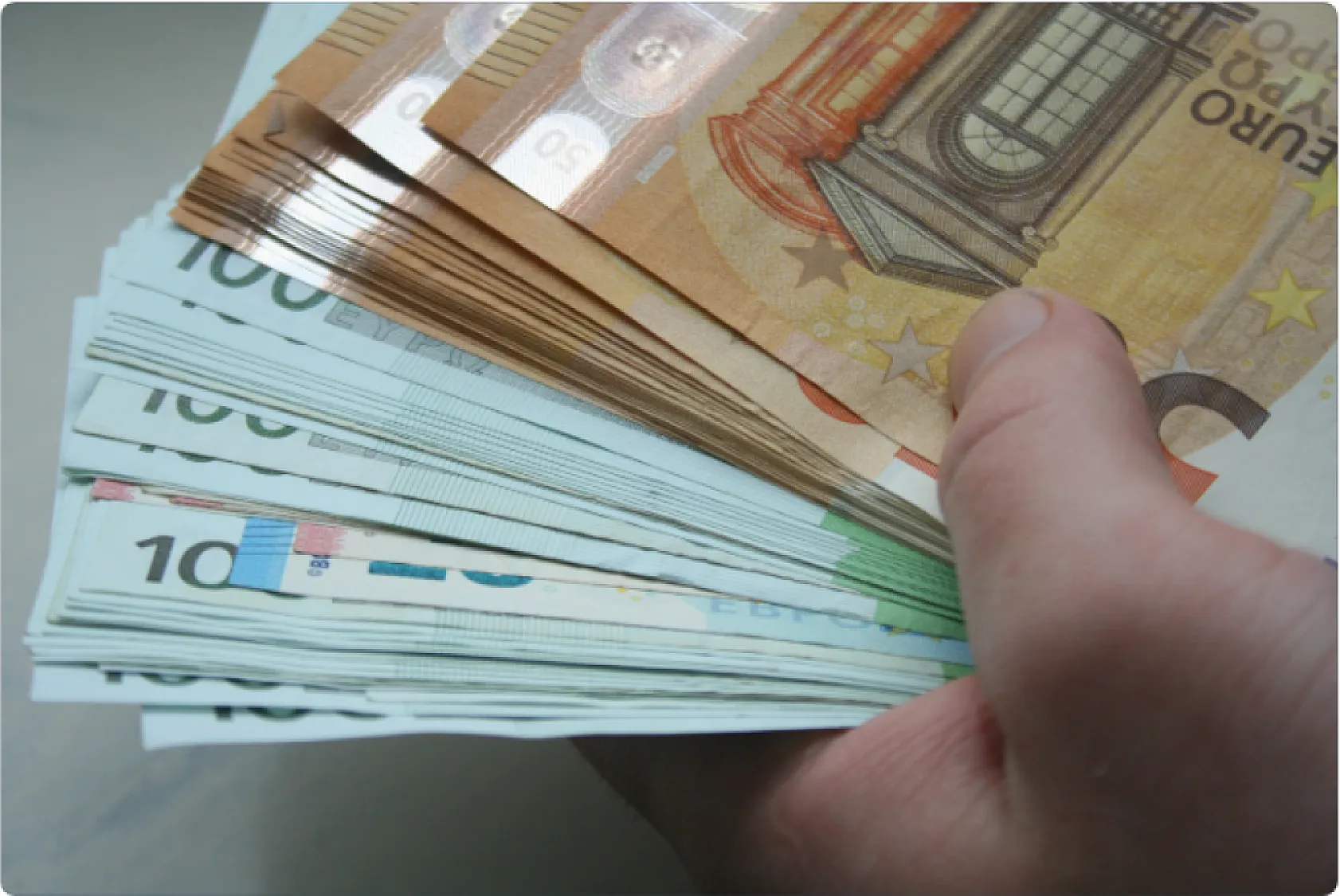 SGK, 7 bin anne ve bakıcıya 325 avro destek verecek