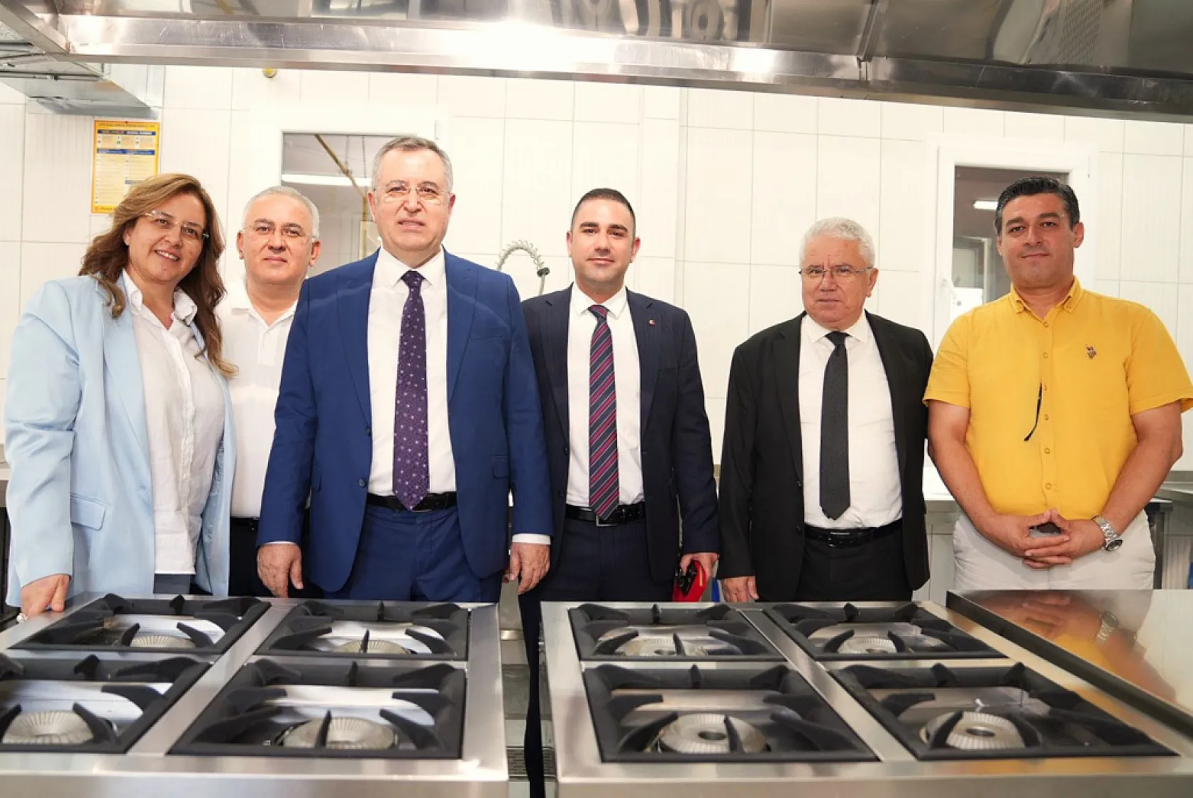 FTSO, Şefika Pekin Kız Mesleki ve Teknik Anadolu Lisesi'ne Mutfak Atölyesi hediye etti
