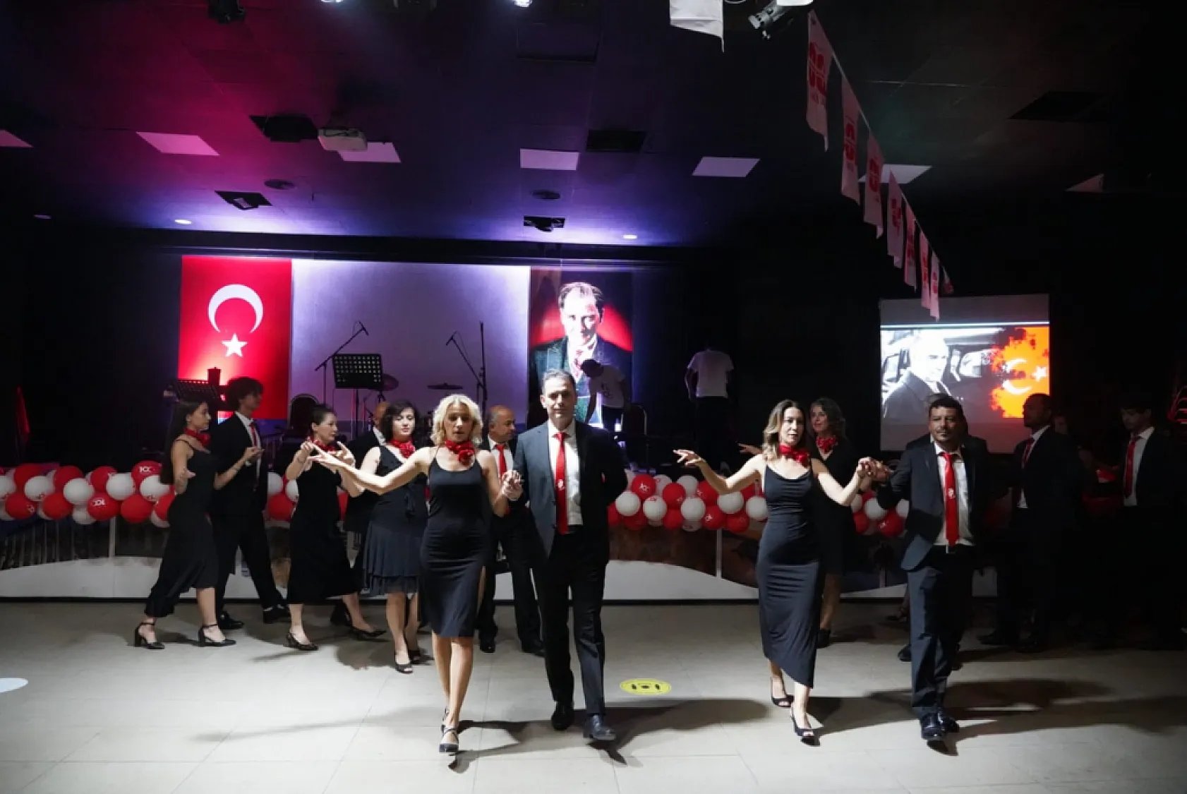 'Cumhuriyet Balosu' Coşkusu
