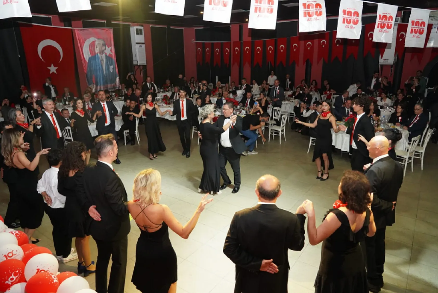 'Cumhuriyet Balosu' Coşkusu