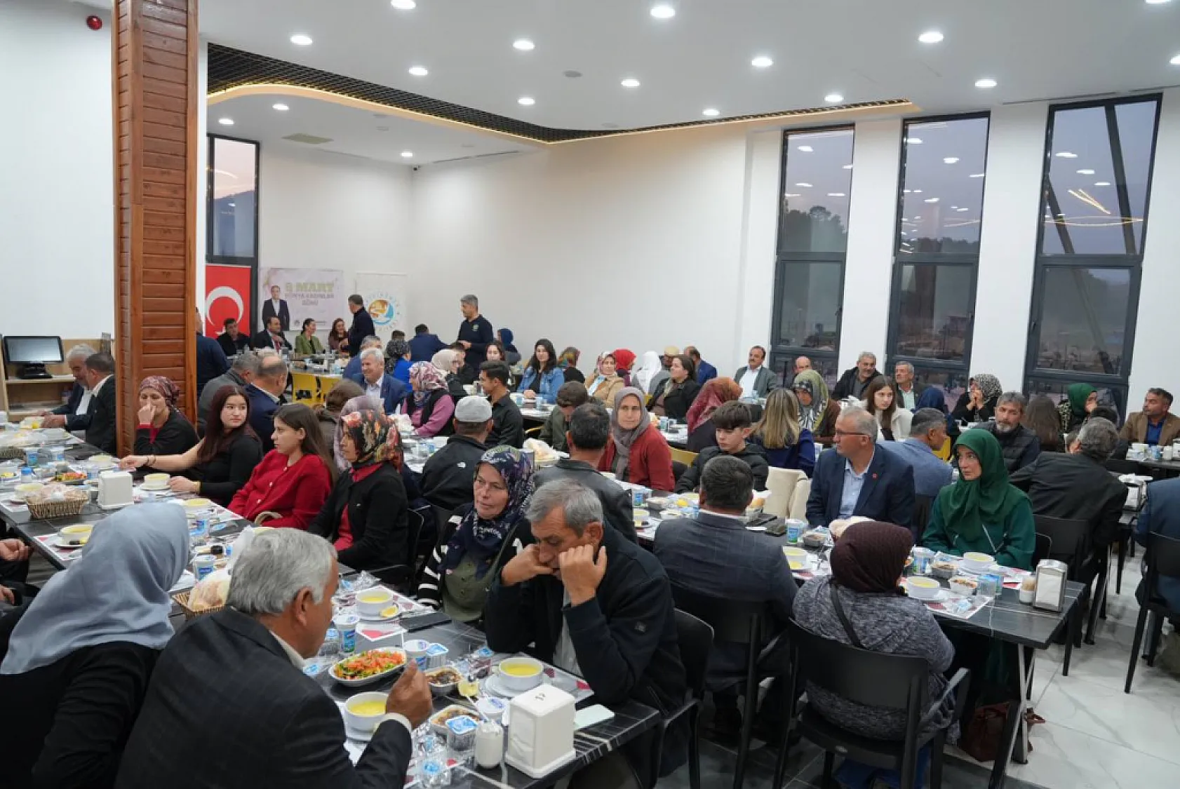 Başkan Akdenizli İftarını Muhtarlarla Yaptı