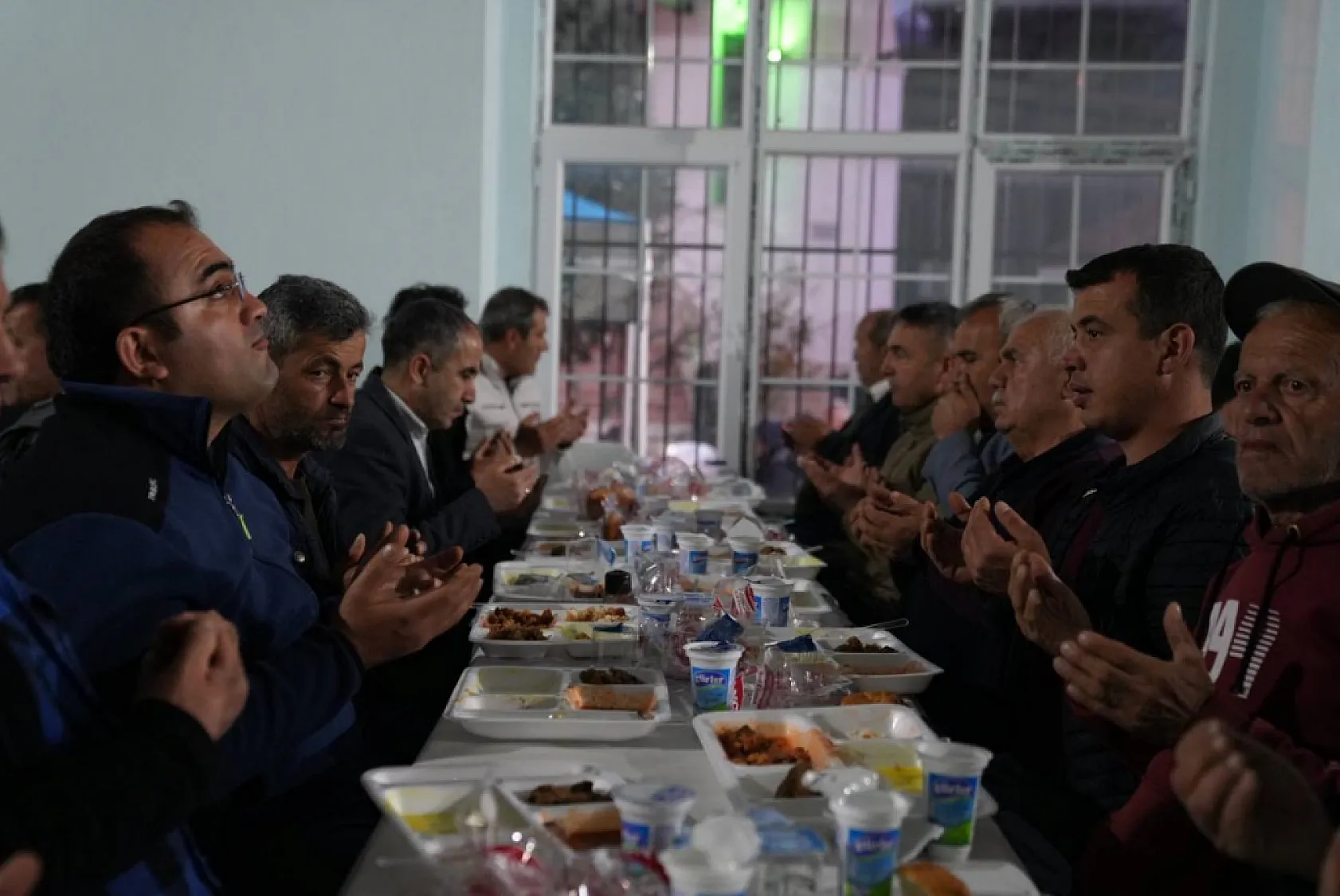 Başkan Akdenizli İftarını Seki Mahallesinde Vatandaşlarla Yaptı