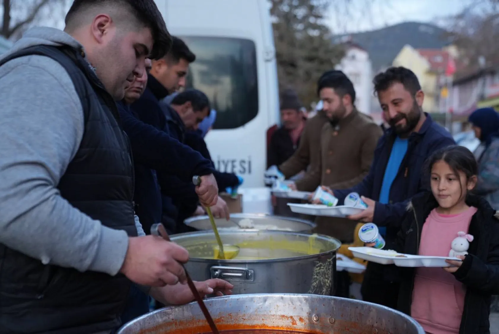 Başkan Akdenizli İftarını Seki Mahallesinde Vatandaşlarla Yaptı