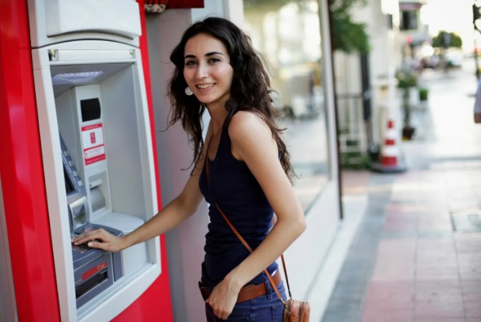 İhtiyaç kredisi çekmek hayal mi oldu? Yeni faiz oranları dudak uçuklattı, işte yeni faiz oranları