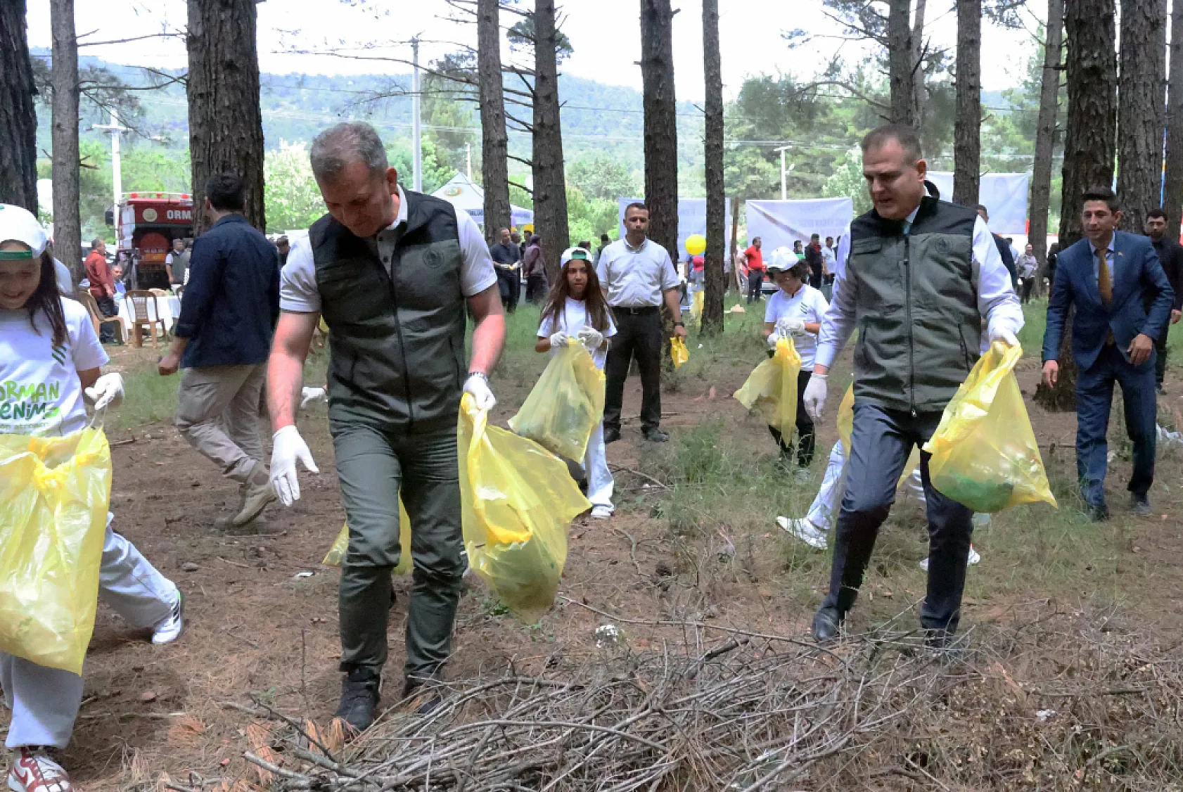 Muğla'da Yarım saatte 580 kilo çöp toplandı