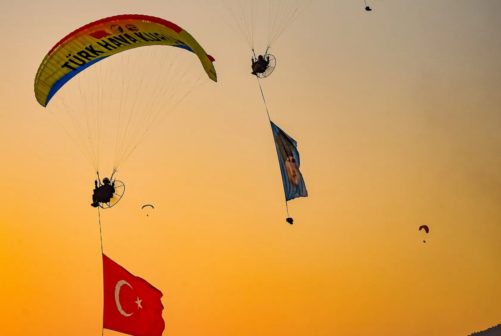 Fethiye'de Gökyüzü Şöleni Başlıyor: 25. Uluslararası Ölüdeniz Hava Oyunları Festivali 22 Ekim'de