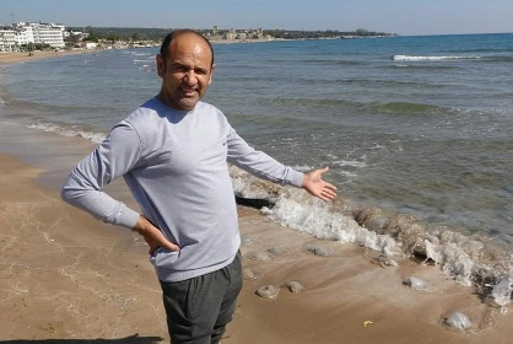 Sahil kenarları denizanasıyla doldu, vatandaşlar da şaşırarak panik oldu