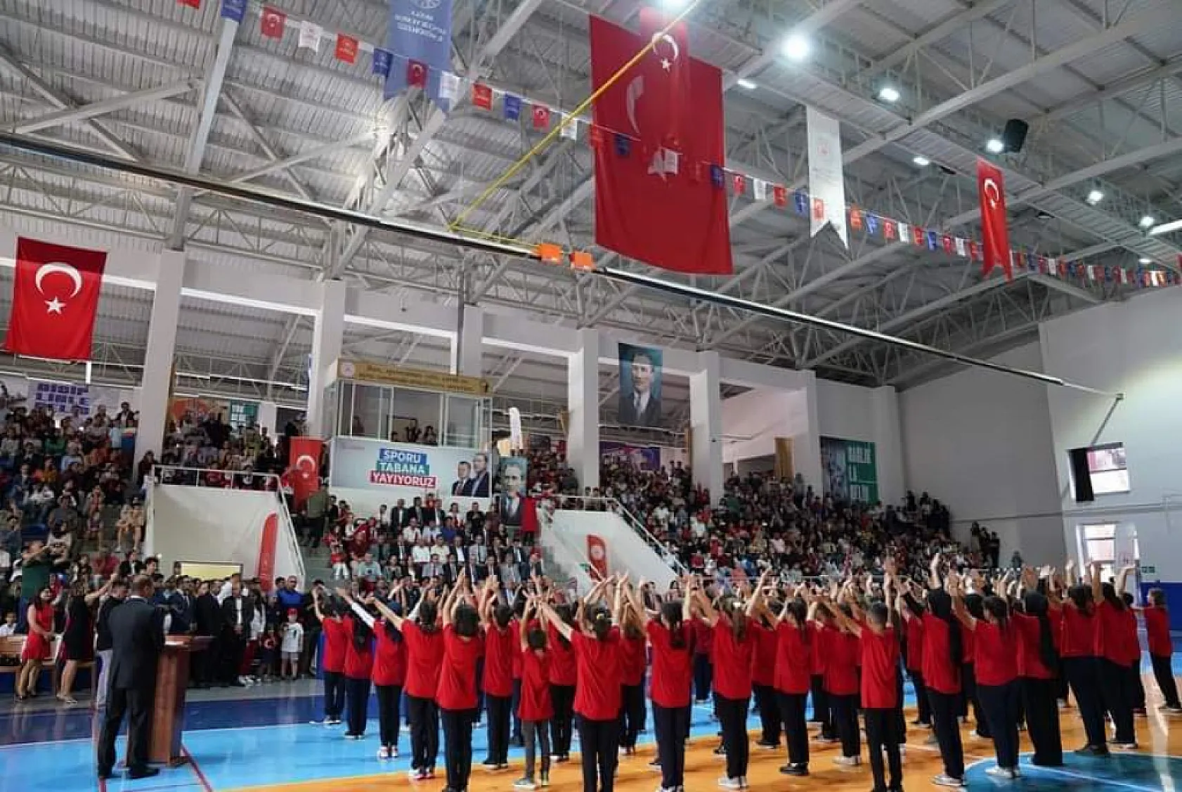 Seydikemer'de 100 Metrelik Türk Bayrağı İle Cumhuriyet Kutlaması