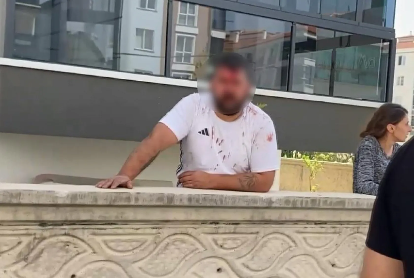 Kaza yeri savaş alanına döndü: 2'si silahla 8 kişi yaralandı