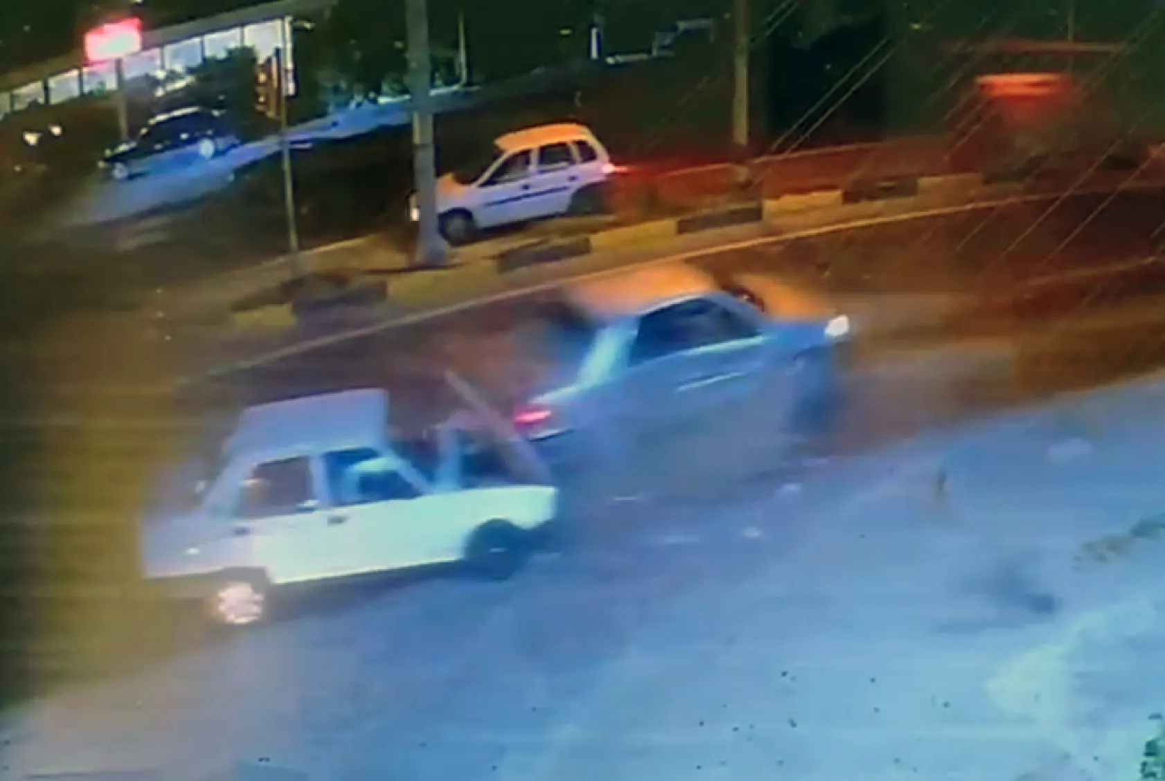 Muğla-Aydın Karayolu'nda 2 kişinin yaralandığı kazanın güvenlik kamera kaydı ortaya çıktı