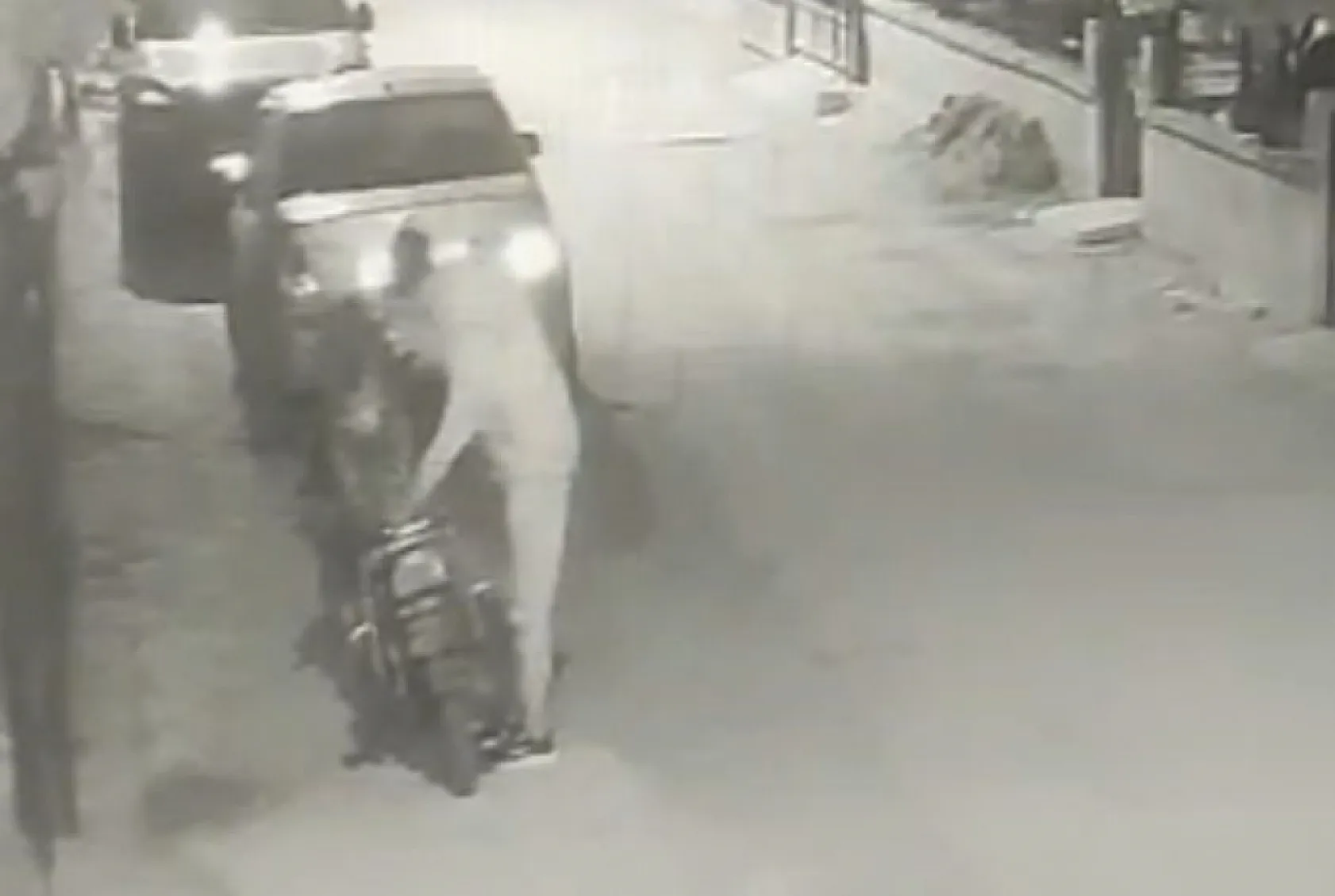 Çaldığı bisikleti beğenmeyince bırakıp motosikleti götürdü