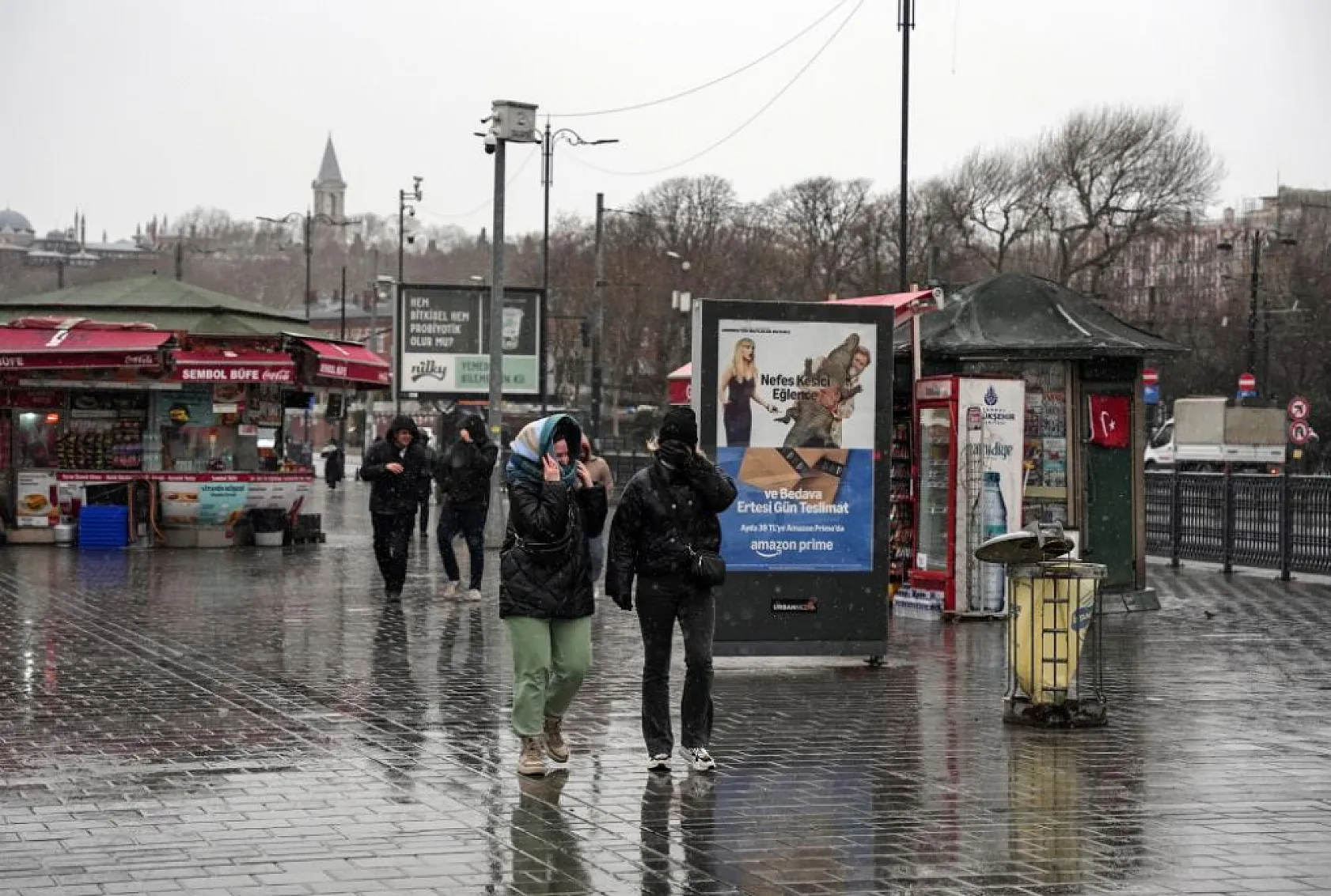 İstanbul'da lapa lapa kar yağışı