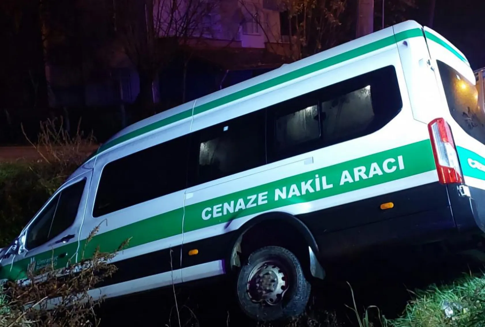 Cenaze aracı kaza yaptı: 10 yaralı