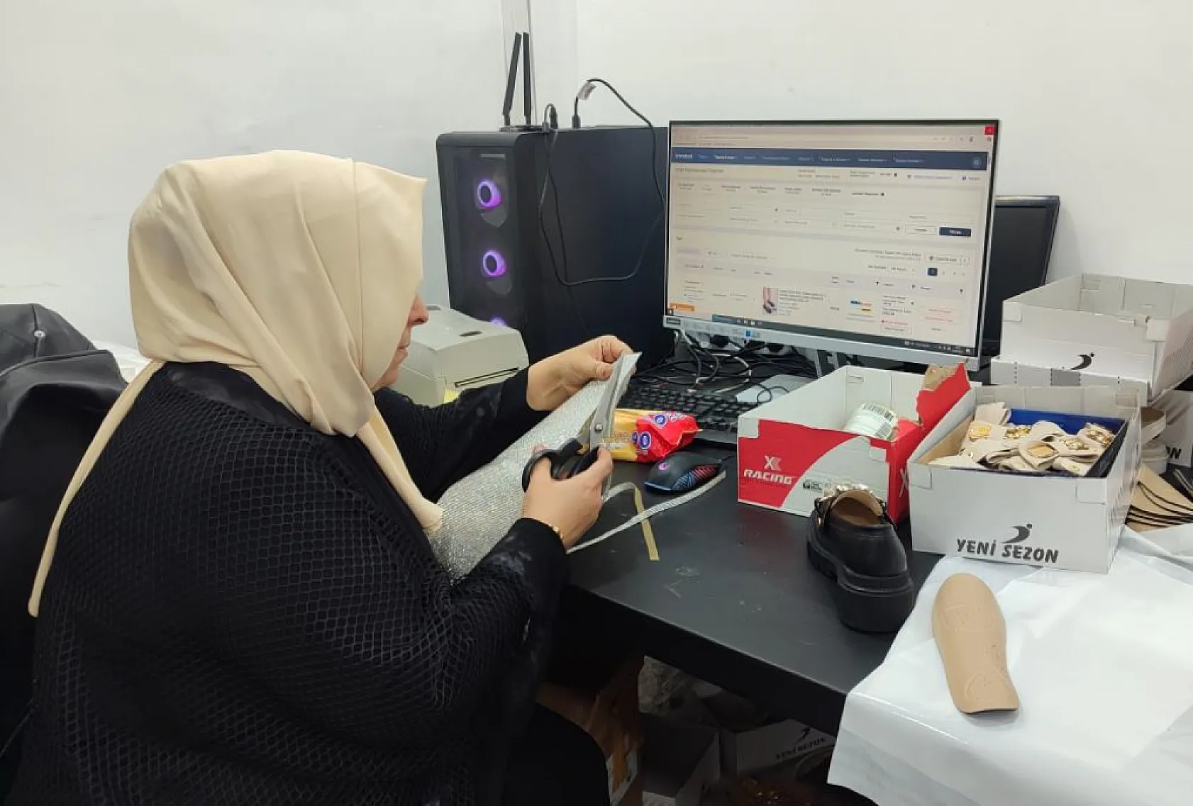 12 yıl önce başladı, şimdi kendi ayakkabı atölyesini kurdu