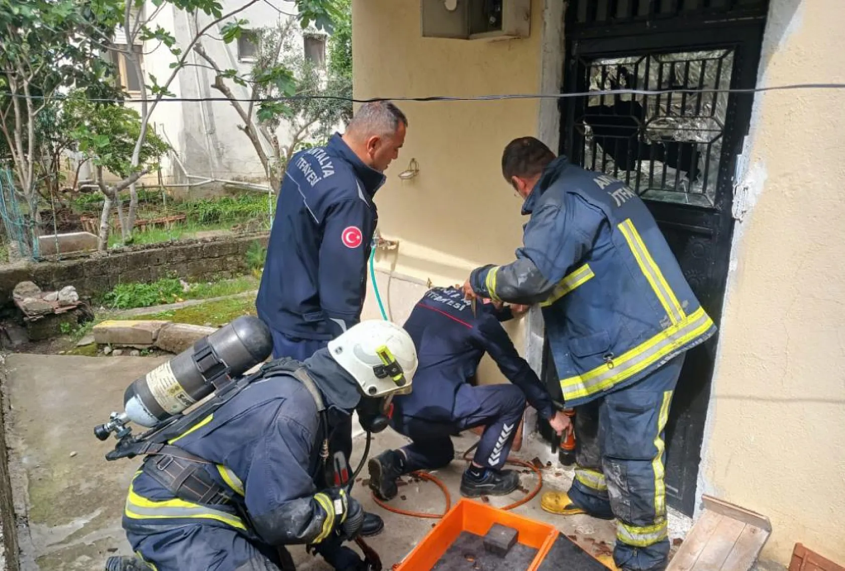 Dehşet anları! Babasıyla tartıştı, evi yakmaya kalktı