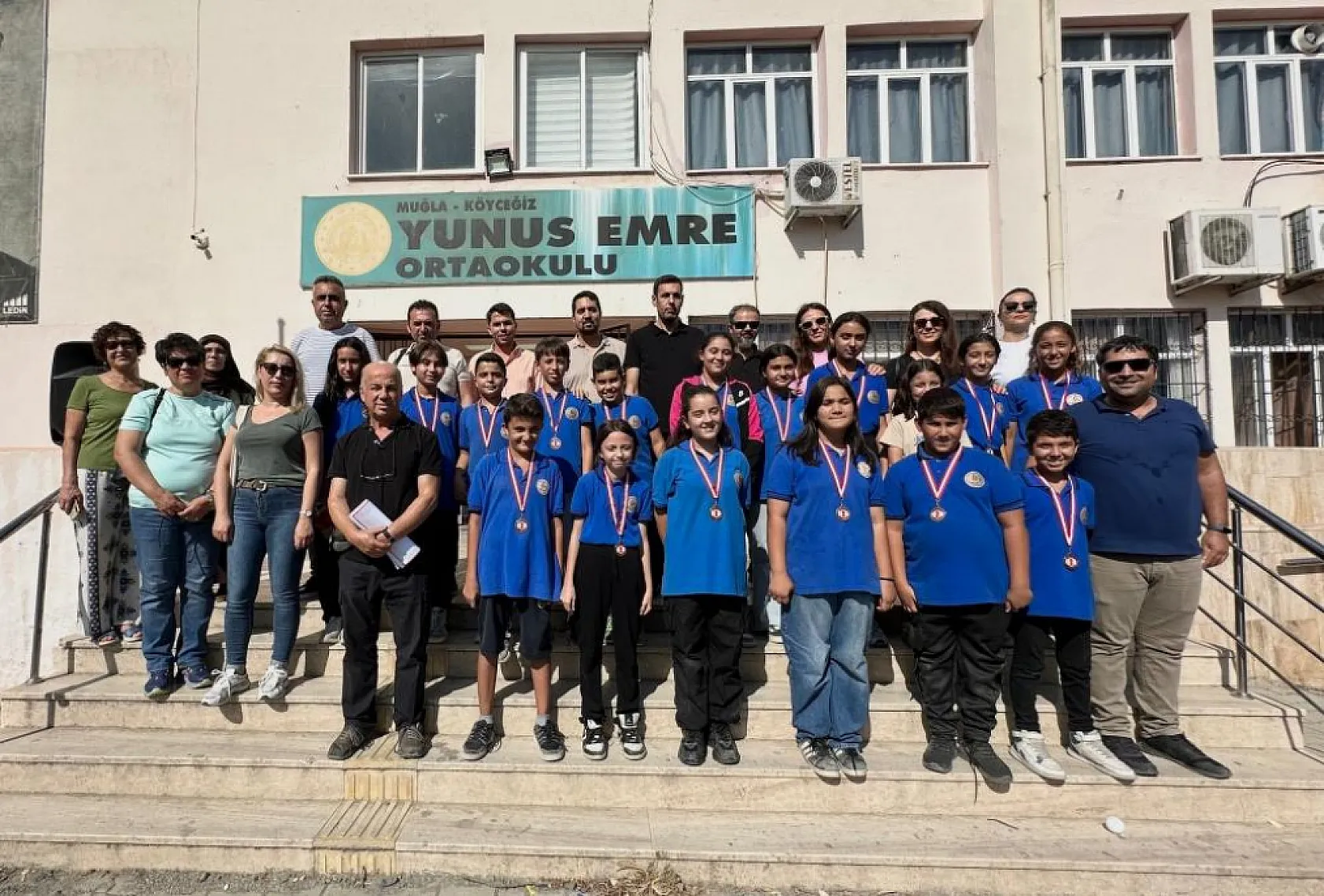 Köyceğiz'de kan bağışına destek veren öğrenciler madalyalarını aldı