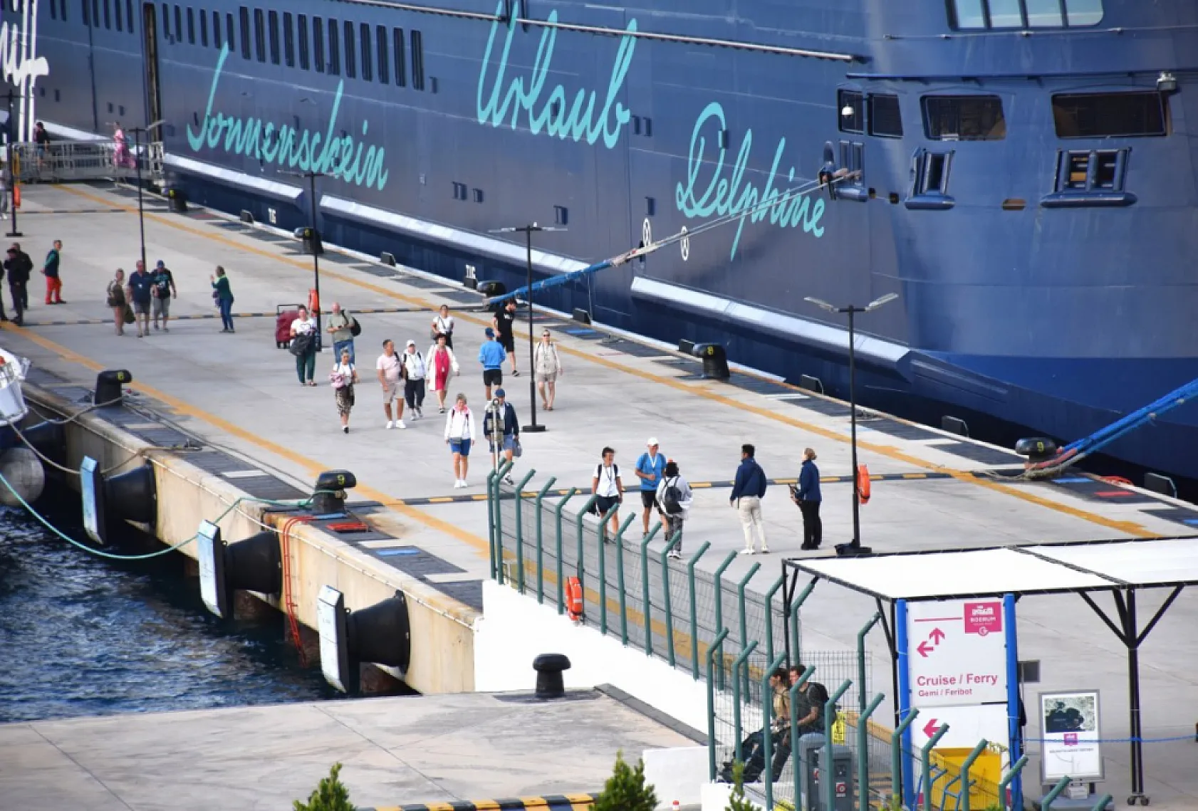 Bodrum'a 'Mein Schiff 5' kruvaziyeriyle 2 bin 716 yolcu geldi