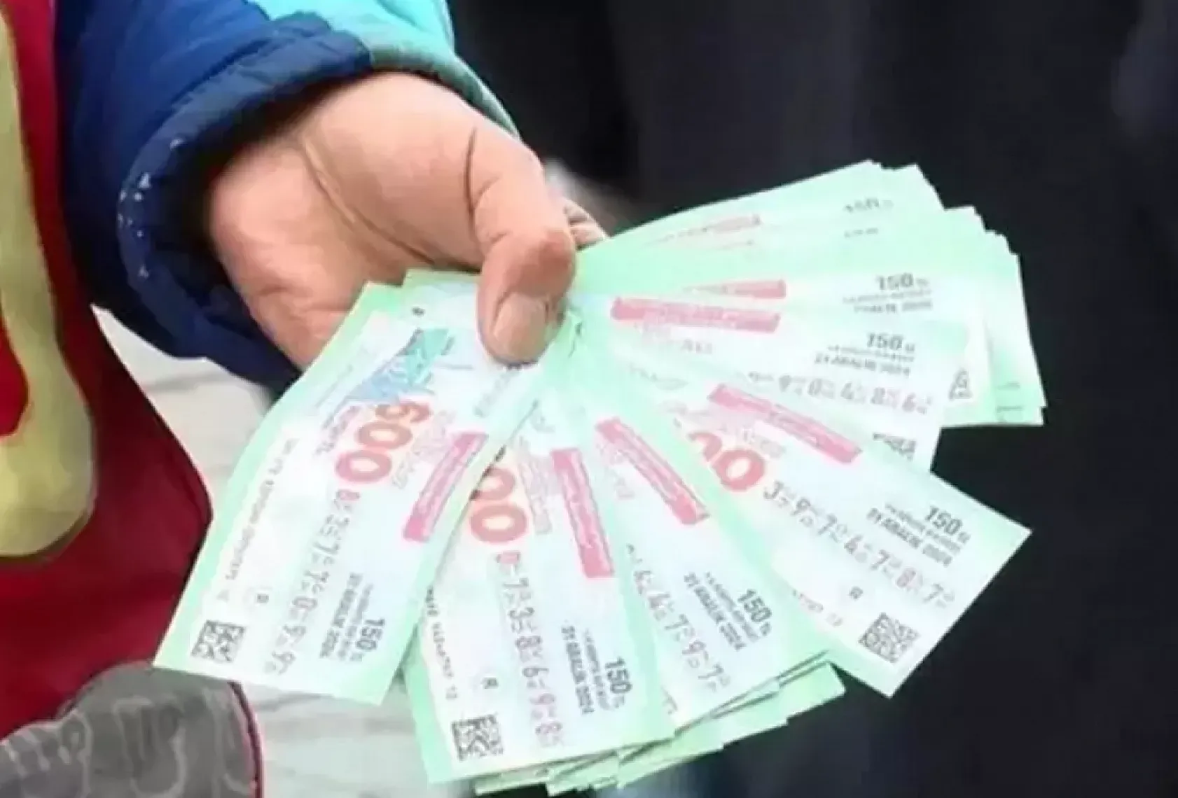 600 milyonluk büyük ikramiye üç çeyrek bilete çıktı