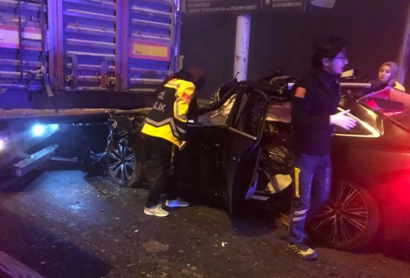 Yoğun siste feci kaza: 4 kişi hayatını kaybetti