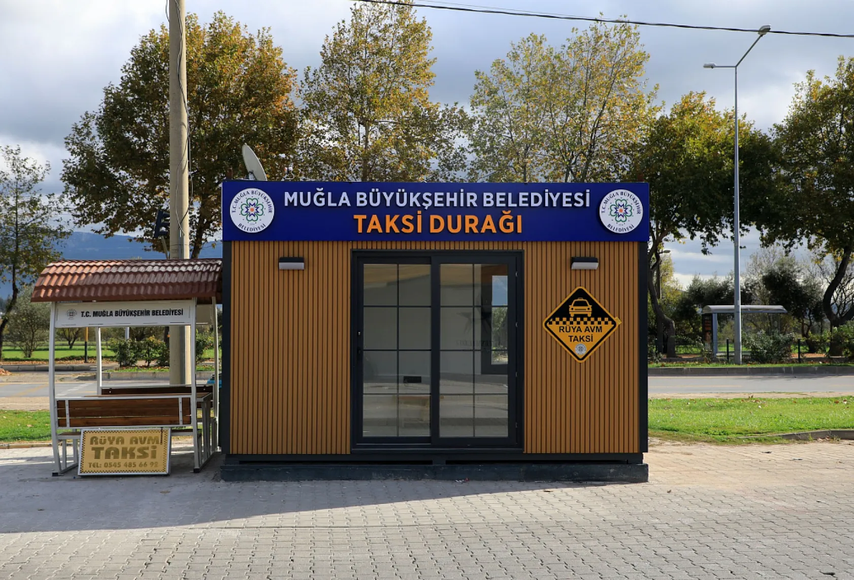 Muğla Büyükşehir Kendi Üretimi Olan Taksi Duraklarını Hizmete Sunuyor
