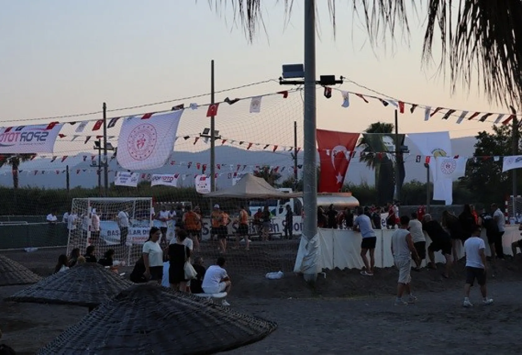 Köyceğiz, Üniversiteler Arası Plaj Hentbolu Heyecanına Ev Sahipliği Yapıyor