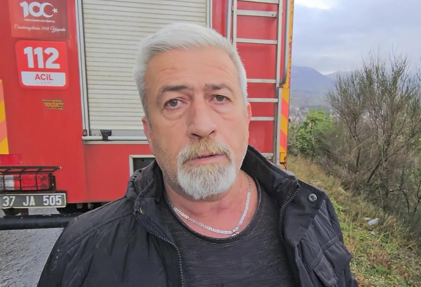Otomobili ile 25 metre yüksekten uçuruma uçtu, burnu bile kanamadan kurtuldu