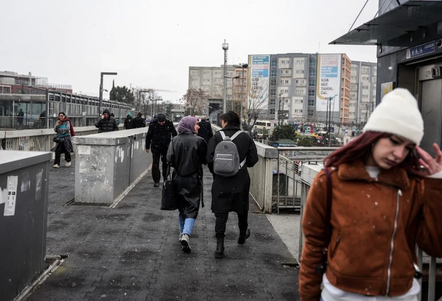 İstanbul'da lapa lapa kar yağışı