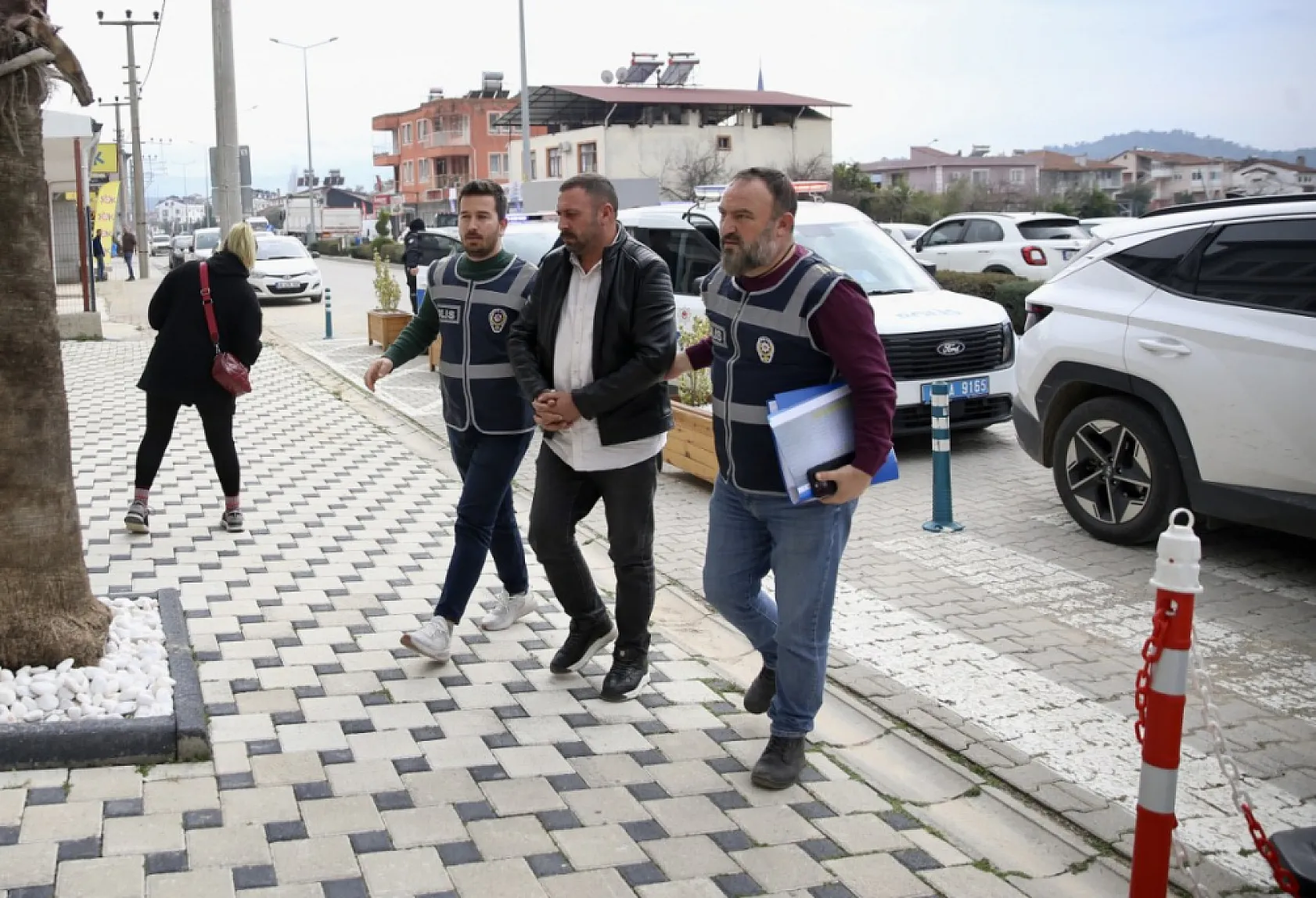 Seydikemer'de fabrikada düzensiz göçmen çalıştırdıkları iddiasıyla 4 zanlı tutuklandı