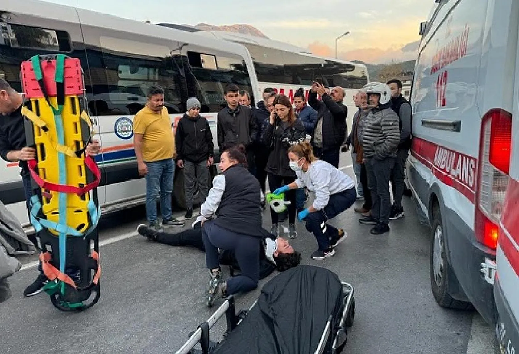 Fethiye'de minibüs ile motosiklet çarpıştı, 2 yaralı
