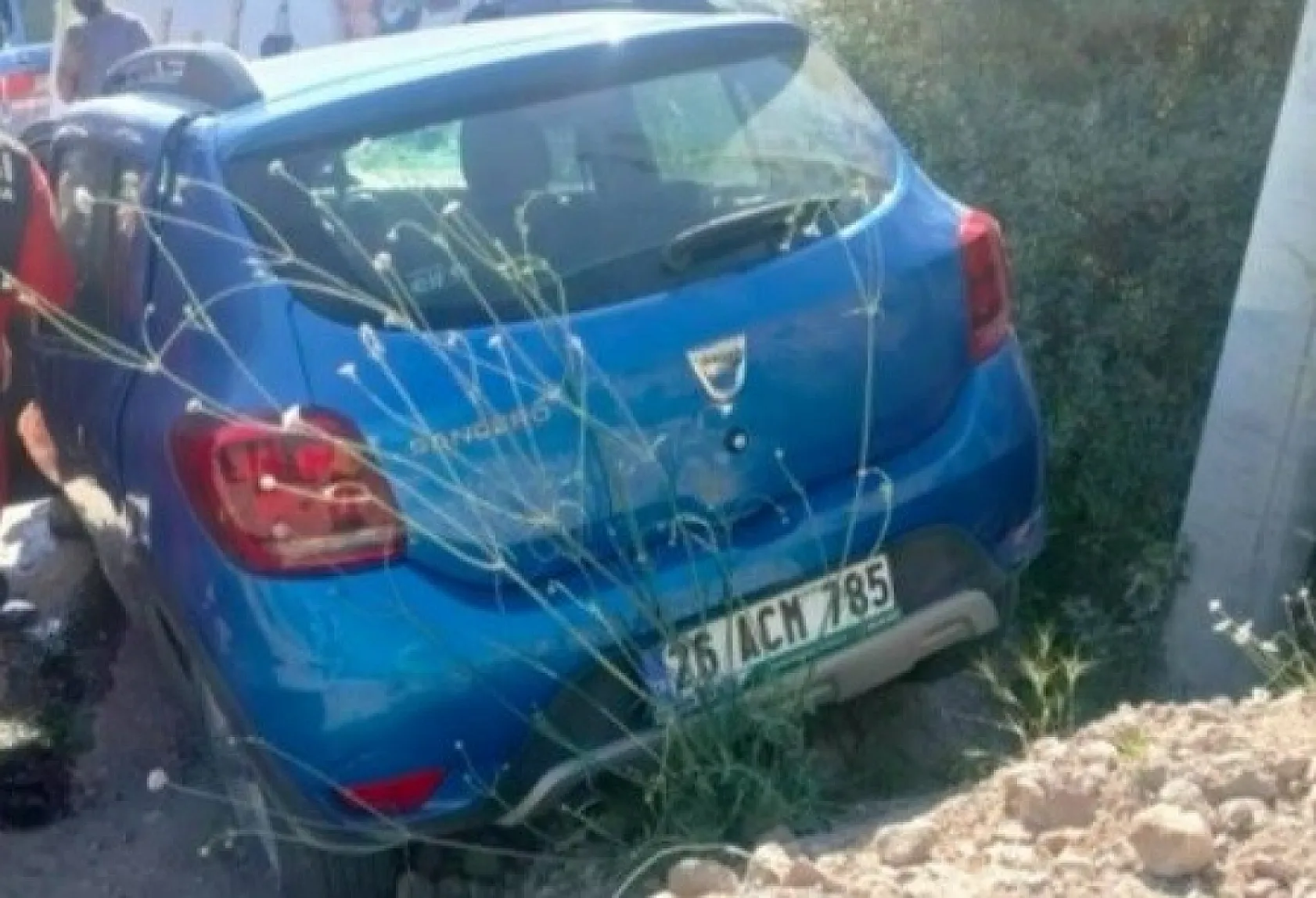 Otomobil ile kamyonet çarpıştı: 1 ölü, 1 yaralı