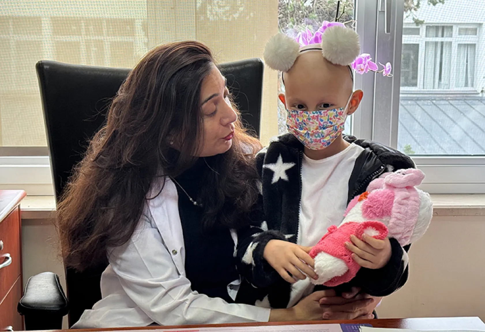 Kanserin nadir türüyle mücadele eden Ümmü Gülsüm'ün hayali doktor olmak