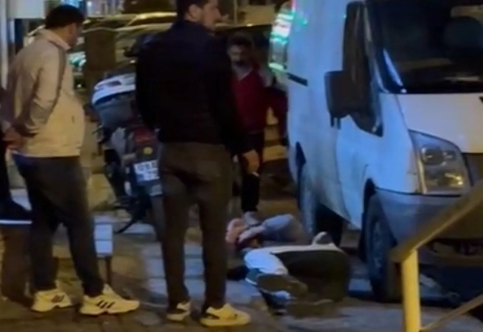 Kız çocuğunu taciz ettiği ileri sürülen şahsı komalık edinceye kadar dövdüler