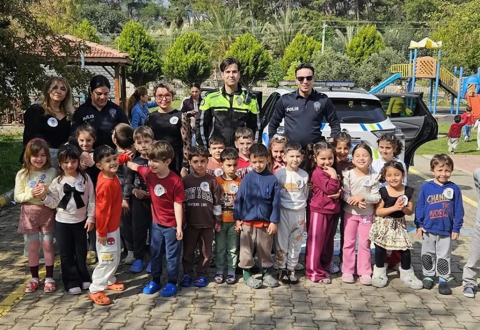 Datça'da anaokulu öğrencileri Polis Haftasını kutladı