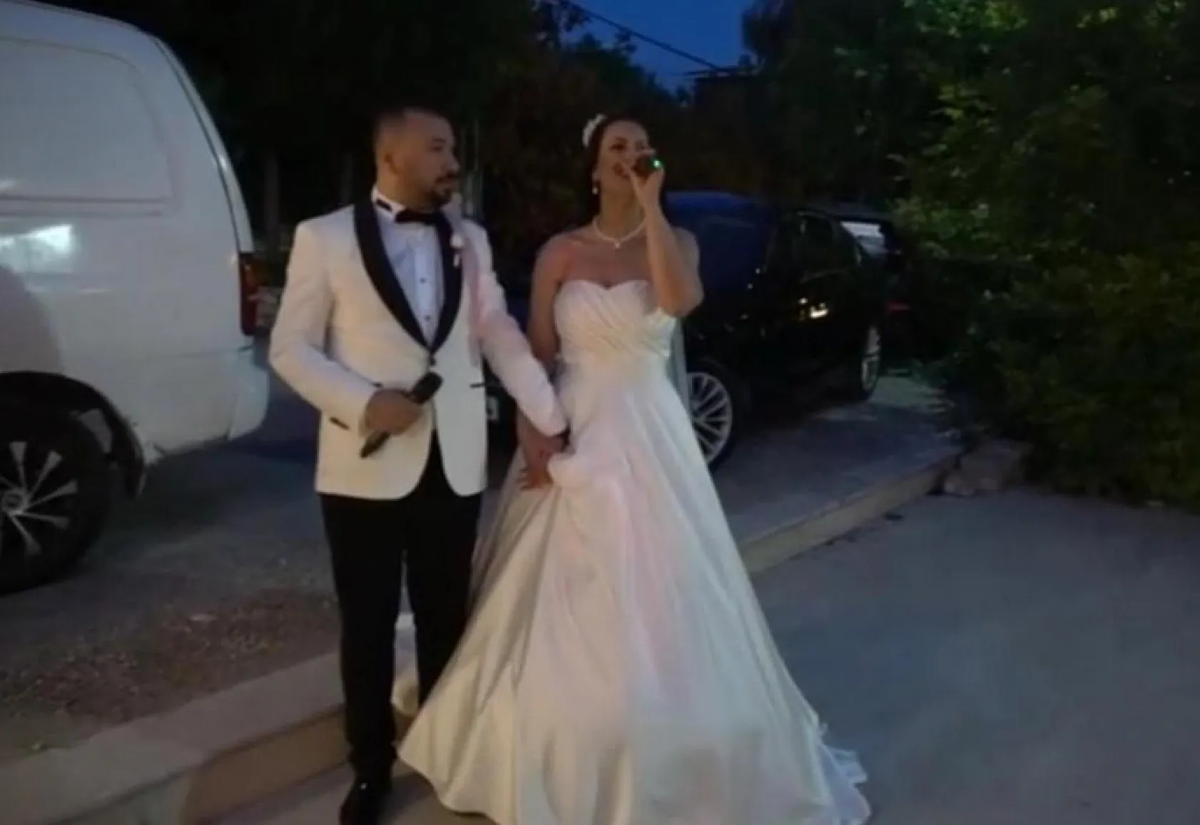 Düğünlerinde söyledikleri şarkı başlarına bela oldu