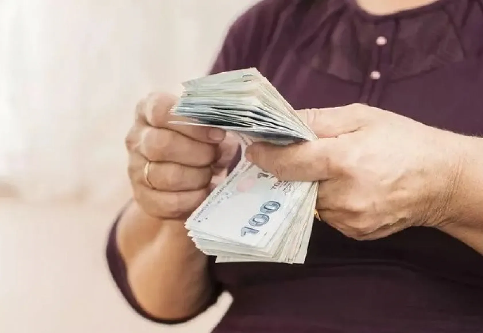 Emekliye kök maaş düzenlemesi yolda: İşte çok merak edilen formül ve en düşük emekli maaşı…