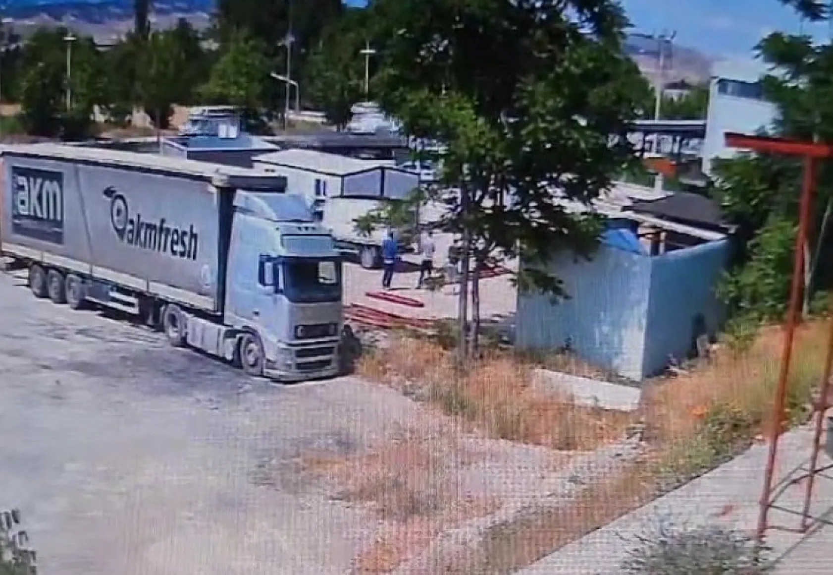 Çalıştığı işyerini soydu, patronuna ölüm tehditli not bıraktı