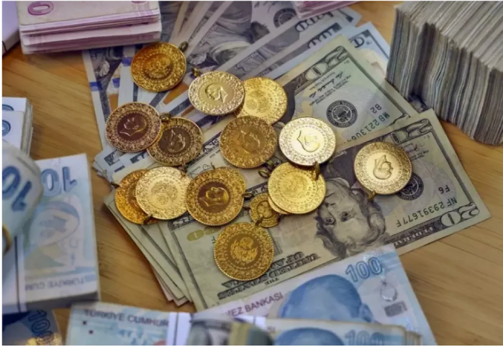 Borsa tepetaklak oldu Gram altın ve dolar/TL rekor kırdı