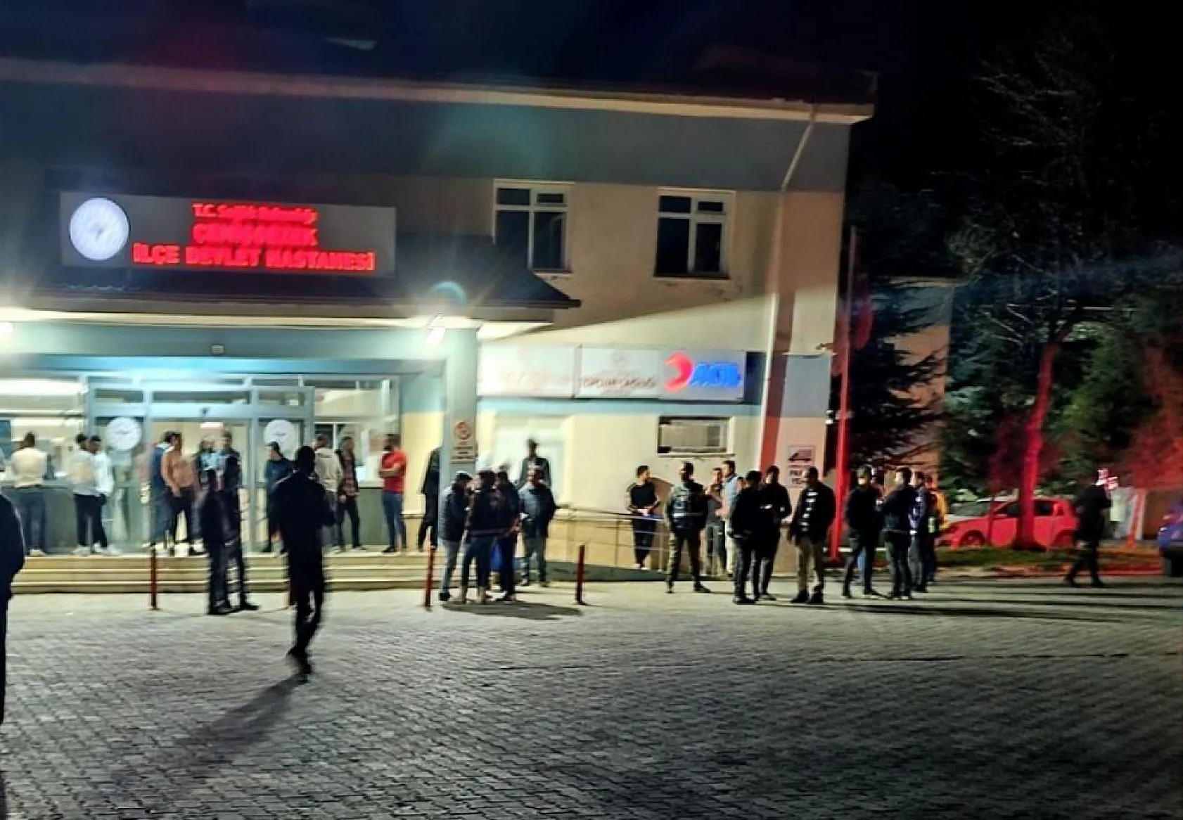 İki grup arasında bıçaklı kavga 1 kişi hayatını kaybetti, 1 kişi de yaralandı