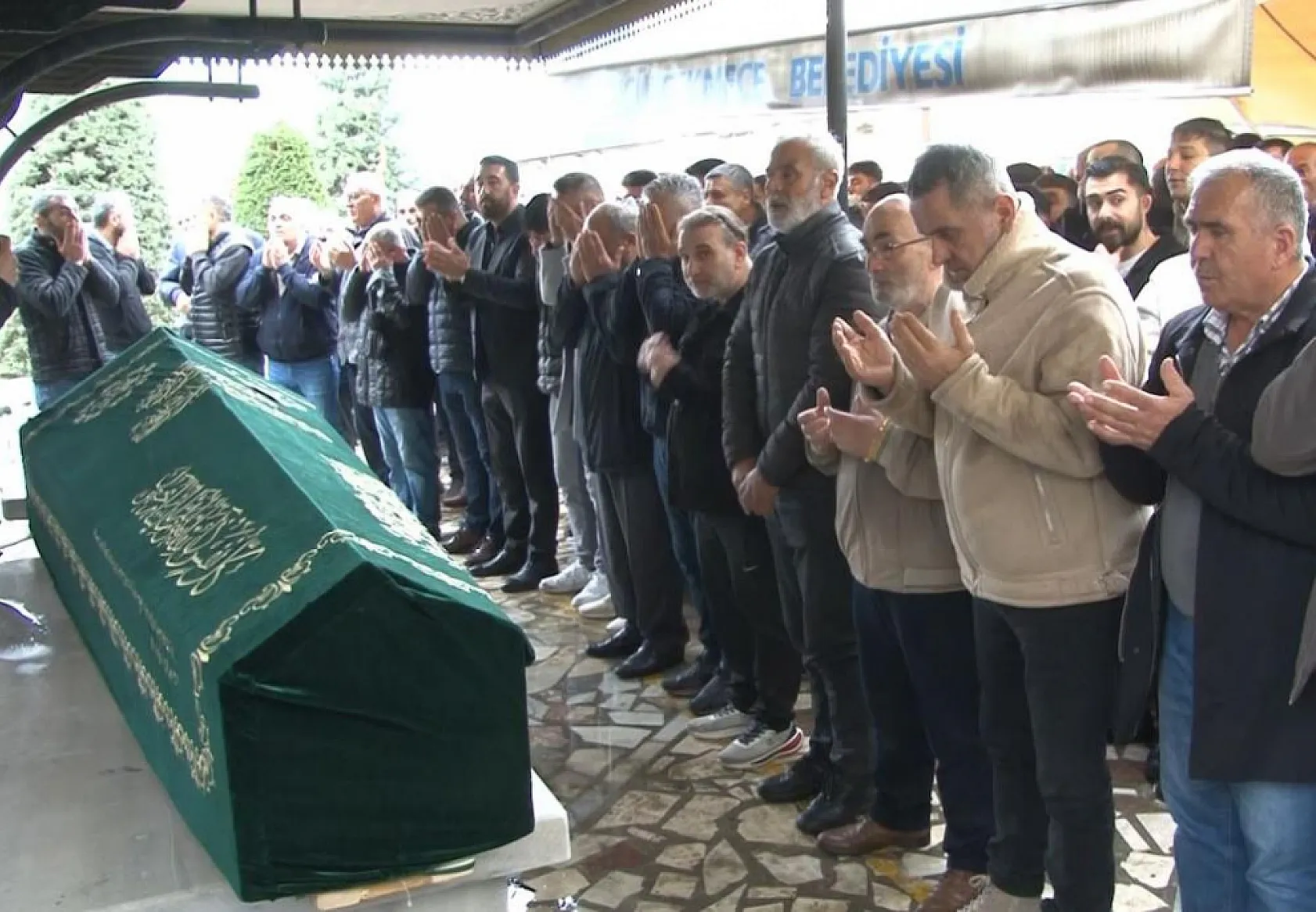 9 aydır aranan ve metruk binada ölü bulunan genç son yolculuğuna uğurlandı