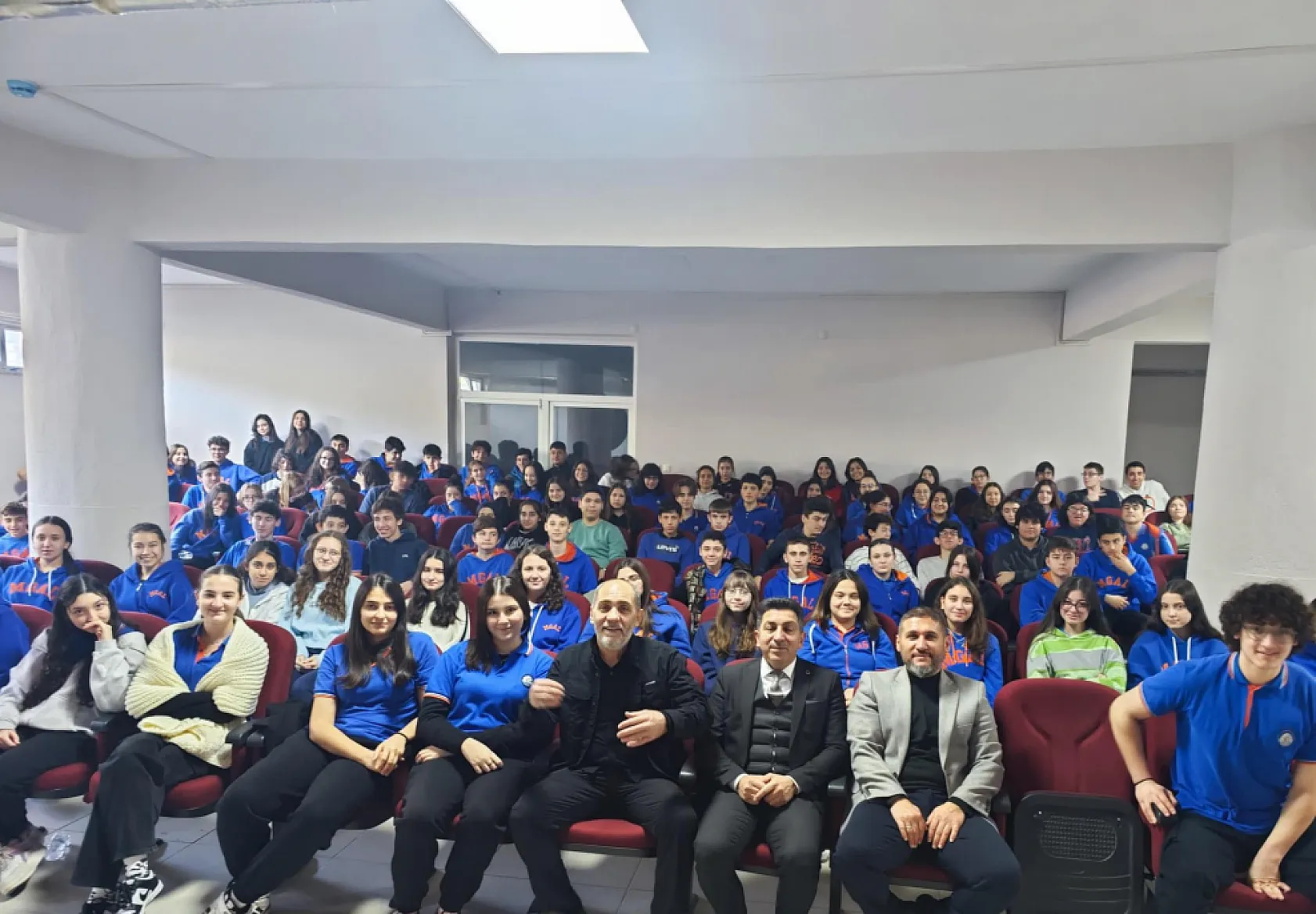 Muğla Gazi Anadolu Lisesi'nde 'İnsana Yolculuk' söyleşisi düzenlendi