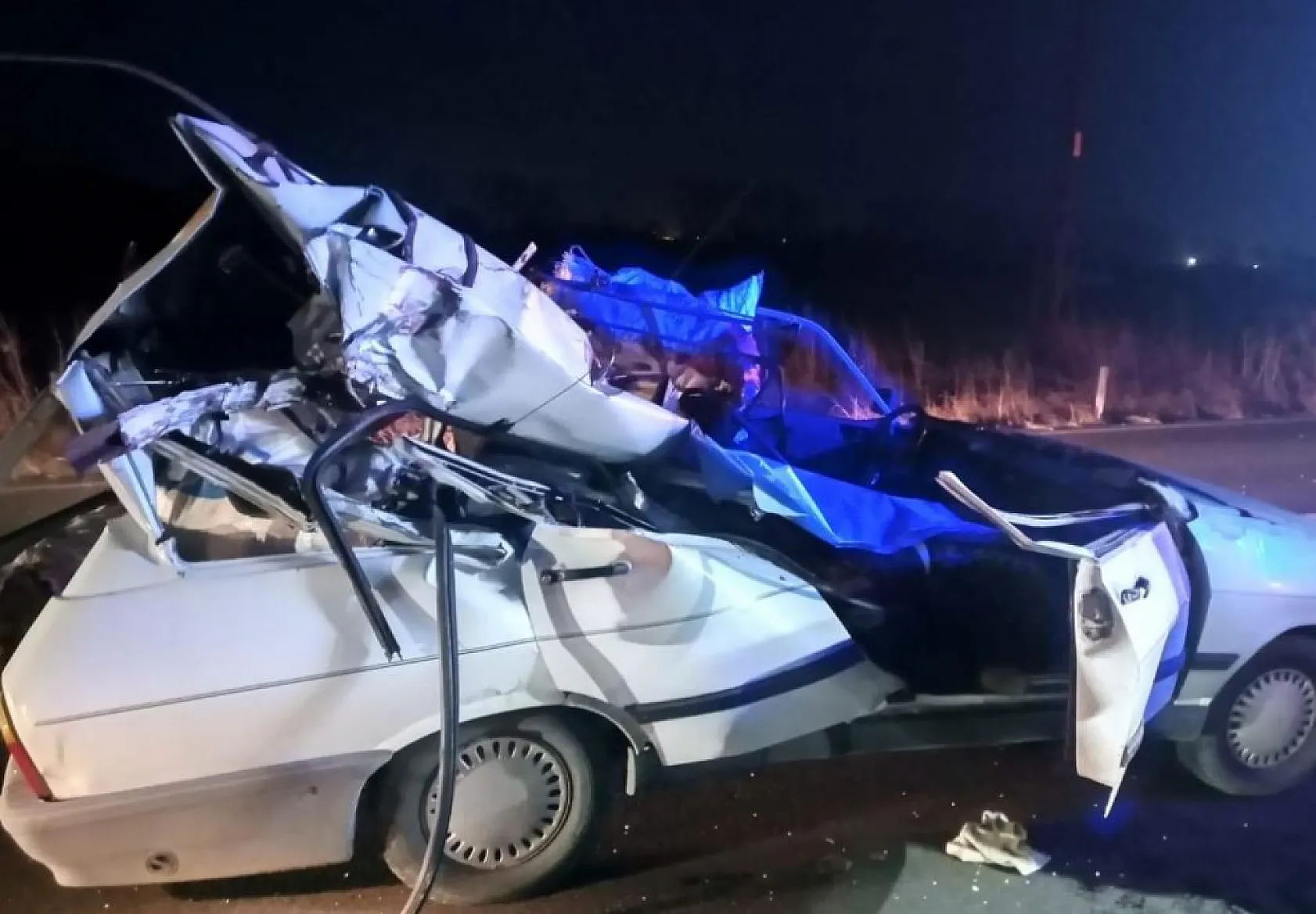 Tıra arkadan çarpan otomobilde 1 kişi hayatını kaybetti