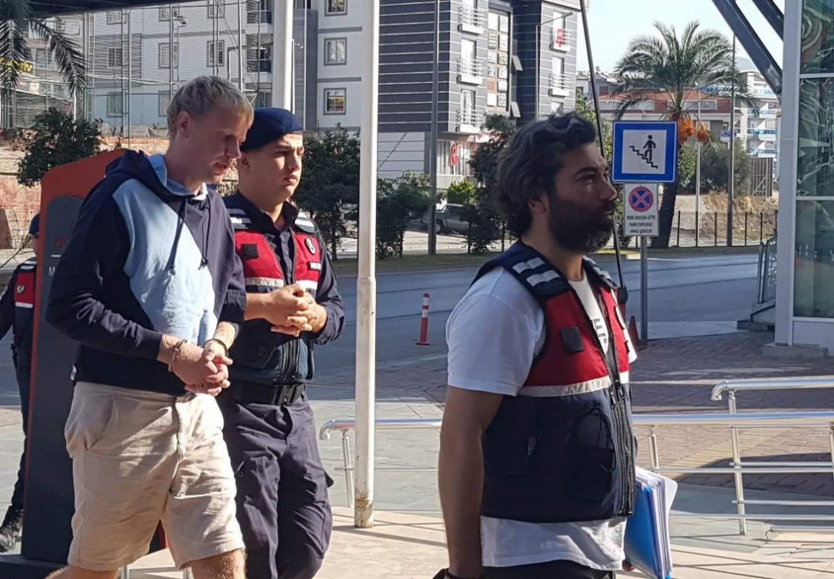 35 bin eurosunu gasp eden motosikletli iki kişiyi aracıyla çarparak öldüren Ukraynalı turiste 25 yıl hapis cezası